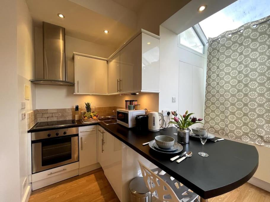 Cute&Cozy Studio Apt In Barons Court London Bagian luar foto